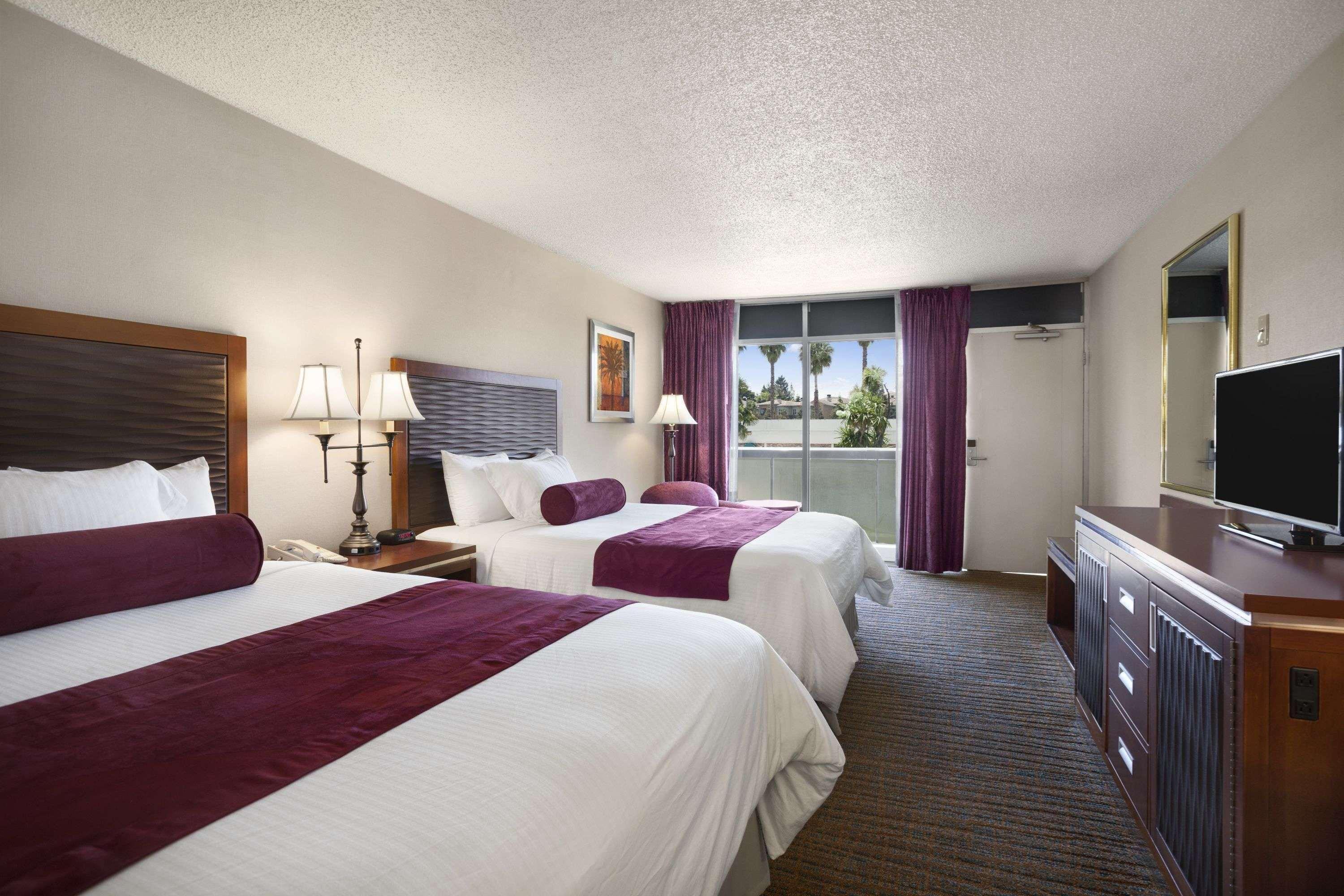 Ramada By Wyndham Sunnyvale/Silicon Valley Buitenkant foto
