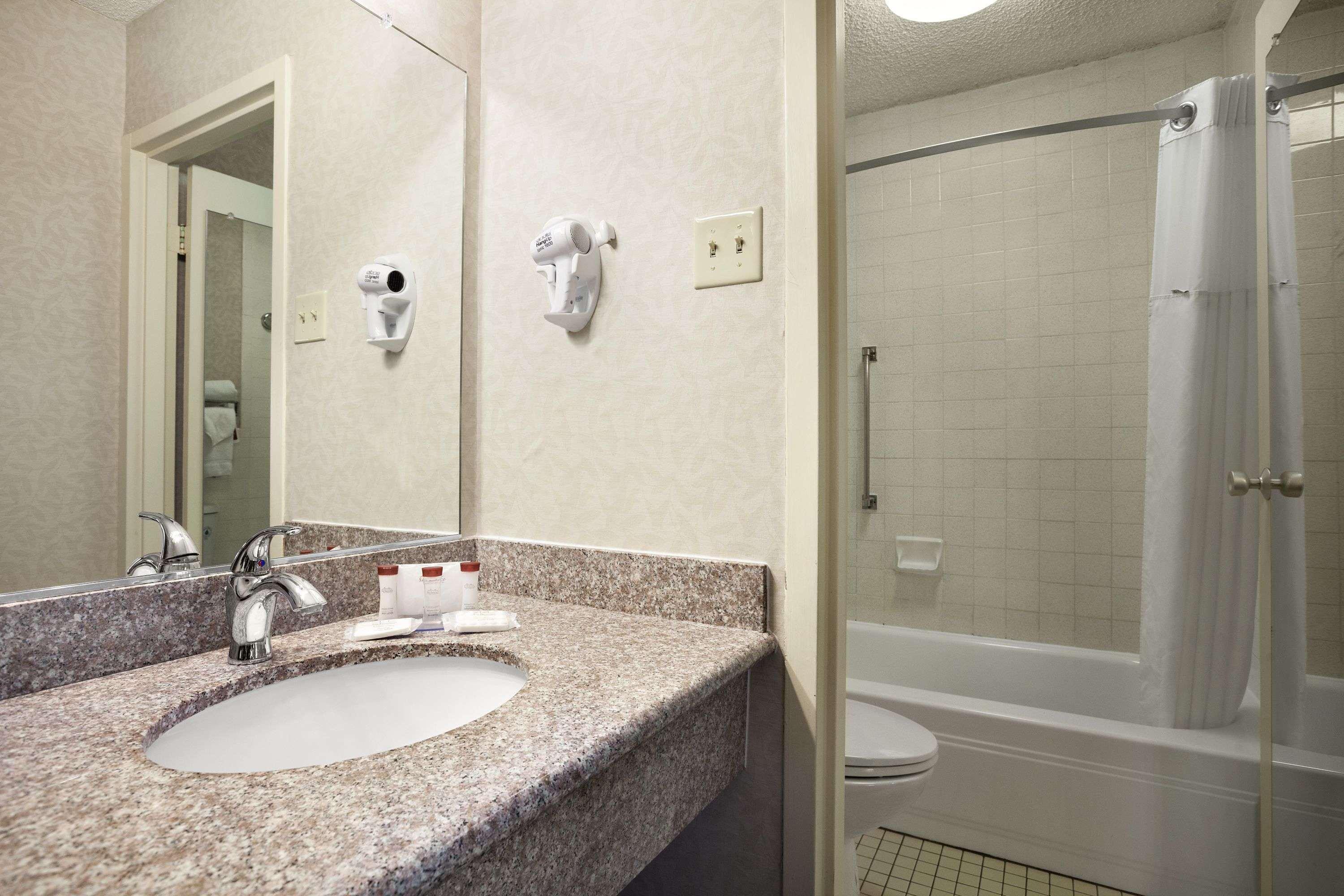Ramada By Wyndham Sunnyvale/Silicon Valley Buitenkant foto