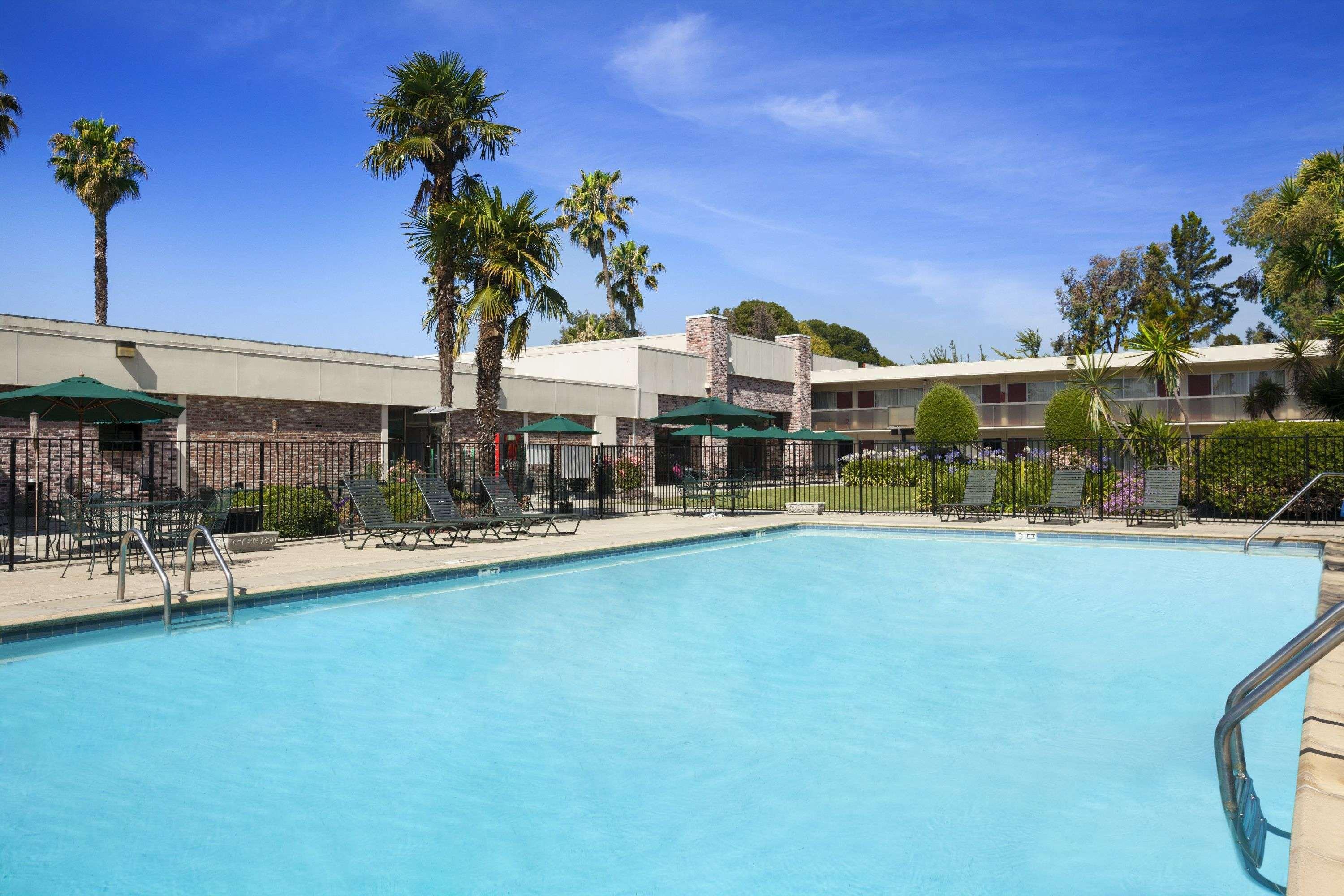 Ramada By Wyndham Sunnyvale/Silicon Valley Buitenkant foto
