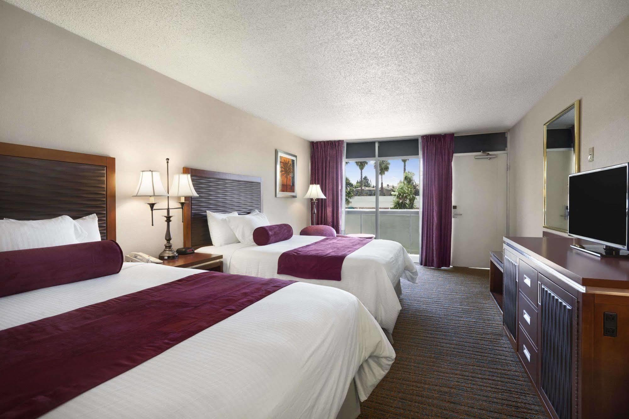 Ramada By Wyndham Sunnyvale/Silicon Valley Buitenkant foto